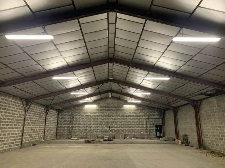Local d'activités dans Yvrac à vendre - Photo intérieure – Image 2 sur 9