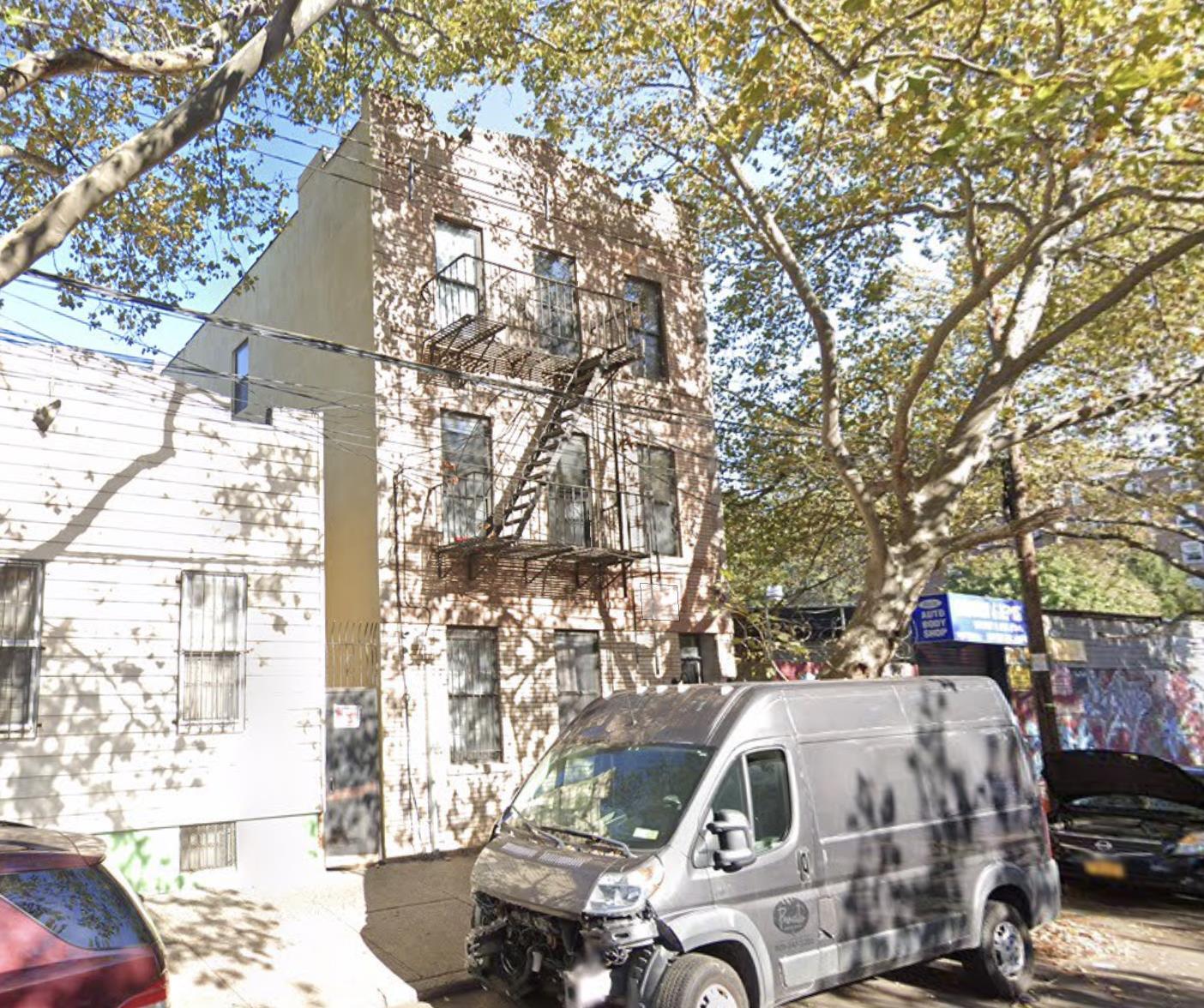 11-09 36th Ave, Astoria, NY à vendre Photo de l’immeuble– Image 1 sur 2