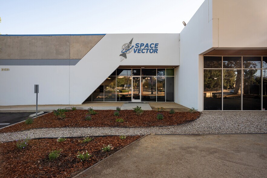 20520 Nordhoff St, Chatsworth, CA à vendre - Photo de l’immeuble – Image 2 sur 13