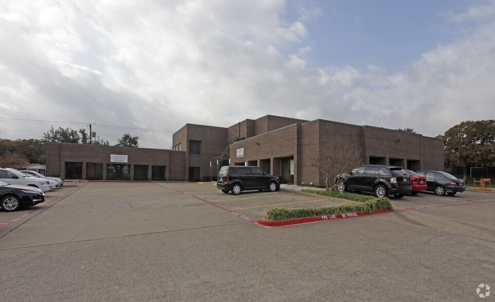 101 E Randol Mill Rd, Arlington, TX à louer - Photo de l’immeuble – Image 2 sur 49