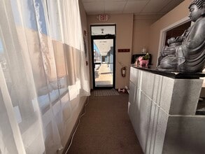 155 Park Ave, Cranston, RI à louer Photo intérieure– Image 2 sur 12