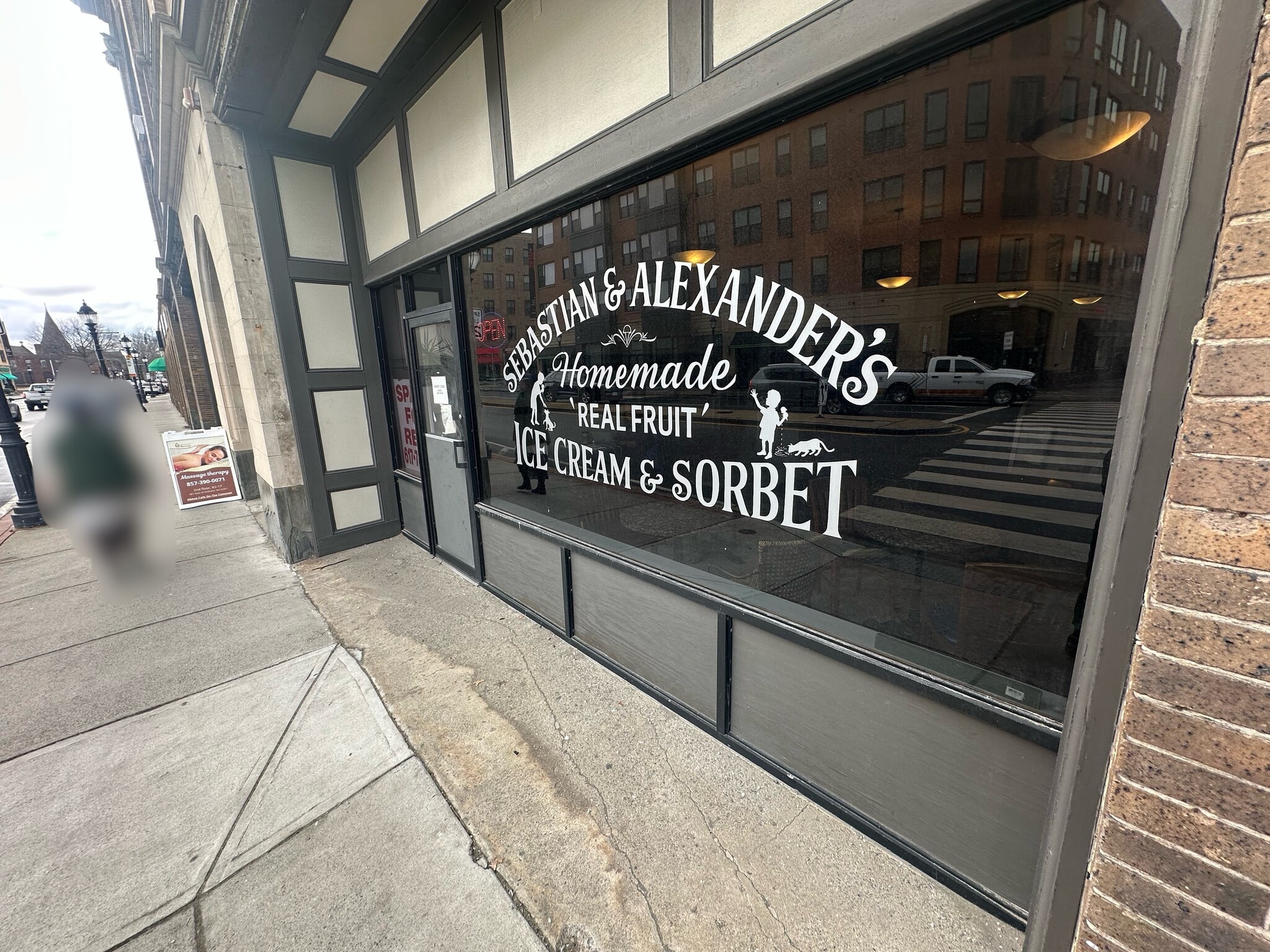 677-685 Main St, Waltham, MA à louer Photo de l’immeuble– Image 1 sur 3