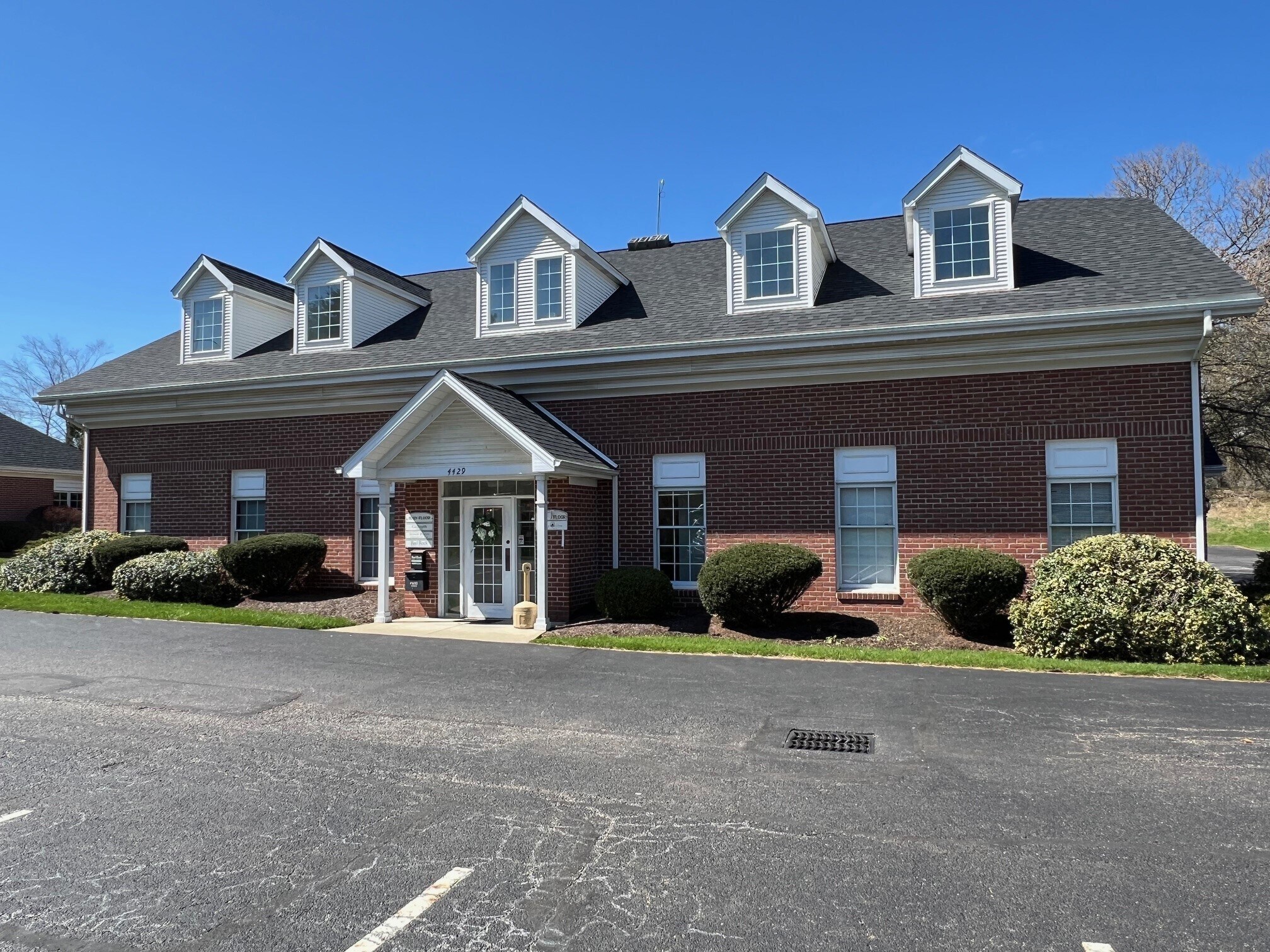 4429 Fulton Dr NW, Canton, OH à louer Photo de l’immeuble– Image 1 sur 18