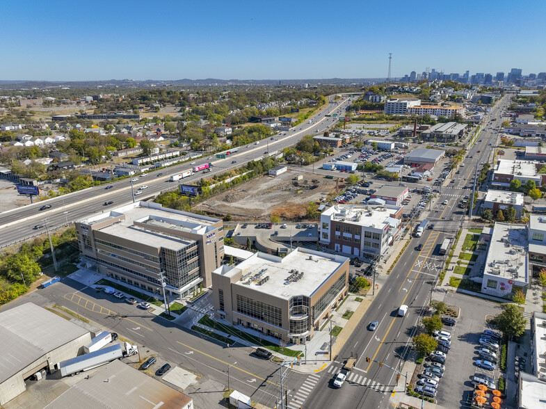 408 42nd Ave N, Nashville, TN à louer - Photo de l’immeuble – Image 2 sur 10