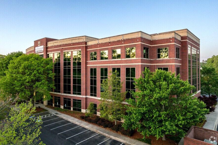 13620 Reese Blvd E, Huntersville, NC à louer - Photo de l’immeuble – Image 3 sur 30