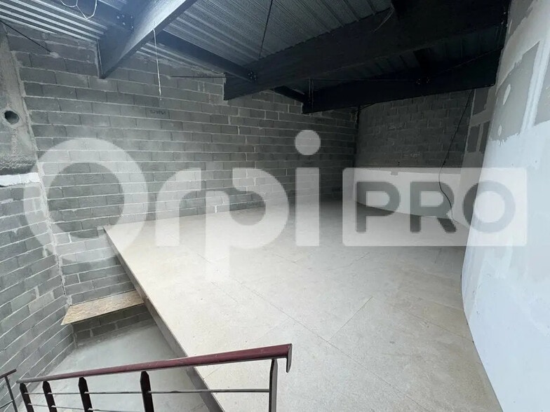 Local d’activités dans Limoges à louer - Photo de l’immeuble – Image 3 sur 5