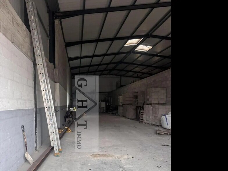 Industriel/Logistique dans Santeny à louer - Photo intérieure – Image 1 sur 2