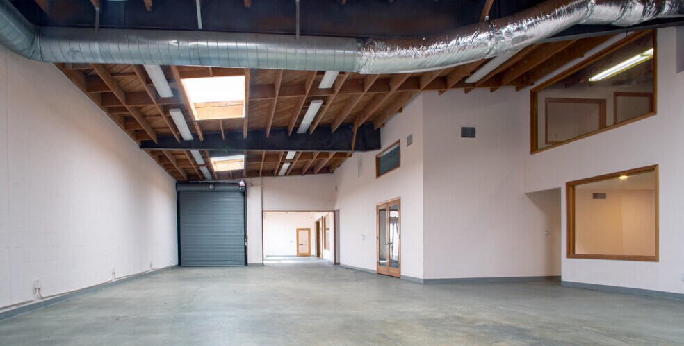 2228 Barry Ave, Los Angeles, CA à louer - Photo de l’immeuble – Image 3 sur 26