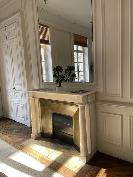 10 Rue De Castiglione, Paris à louer - Photo de l’immeuble – Image 1 sur 7