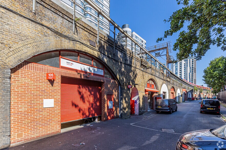 Randall Rd, Londres à louer - Photo de l’immeuble – Image 2 sur 2