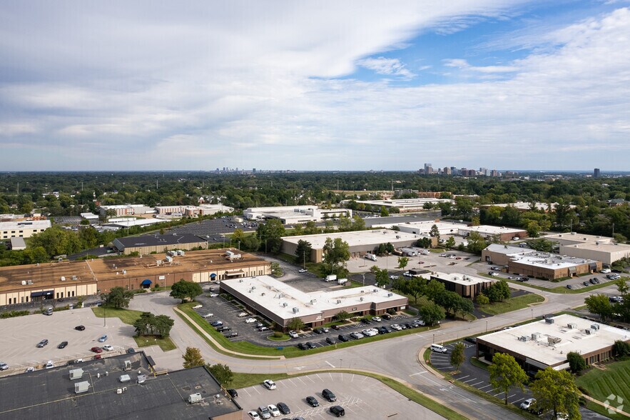 9355-9375 Dielman Industrial Dr, Olivette, MO à louer - Aérien – Image 2 sur 23