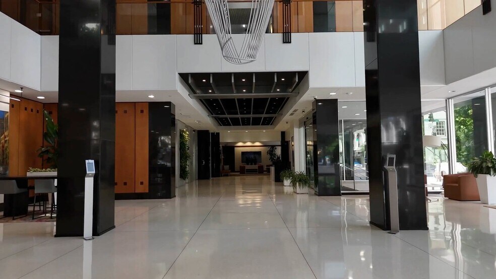 333 Fayetteville St, Raleigh, NC à louer - Vidéo sur l’annonce professionnelle – Image 2 sur 17