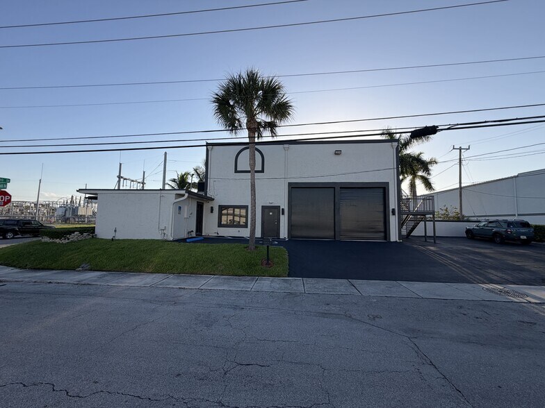 13 SW 10th St, Deerfield Beach, FL à louer - Photo de l’immeuble – Image 2 sur 35