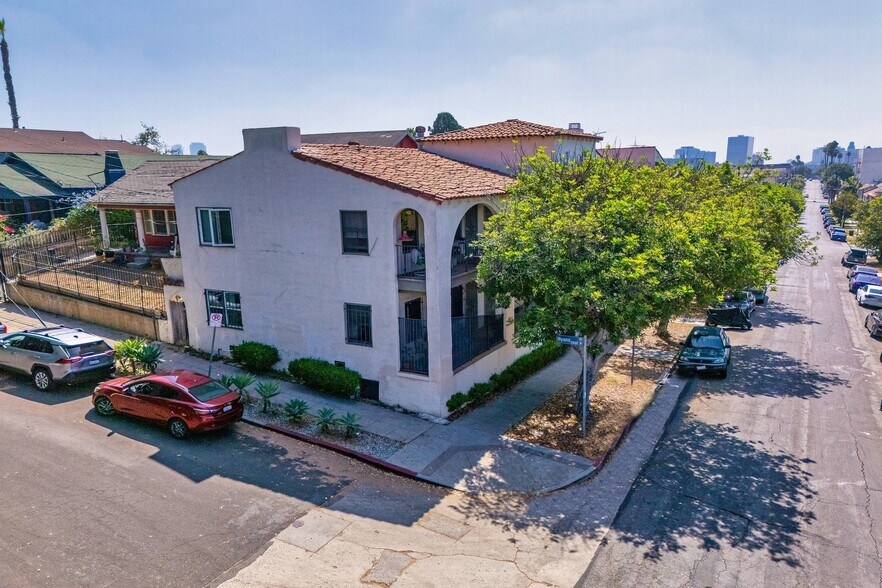 230-240 N Reno St, Los Angeles, CA à vendre - Photo de l’immeuble – Image 2 sur 29