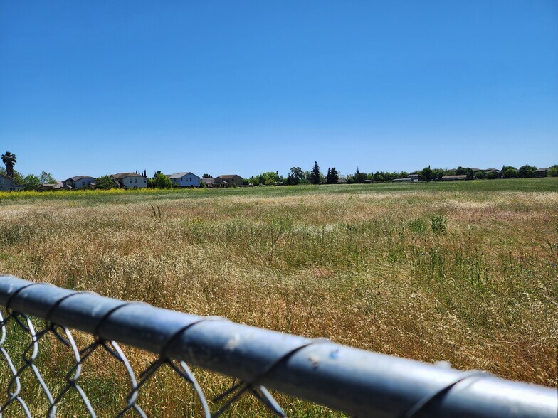 7400 Shasta Ave, Elk Grove, CA à vendre - Autre – Image 3 sur 9