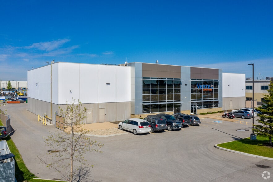 10911 50th St SE, Calgary, AB à louer - Photo principale – Image 3 sur 9