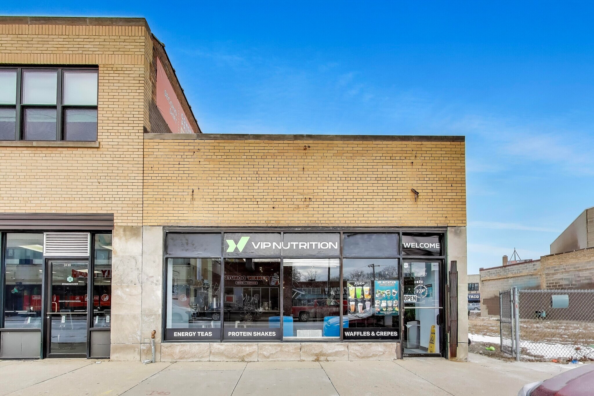 3426 W Diversey Ave, Chicago, IL à louer Photo de l’immeuble– Image 1 sur 21