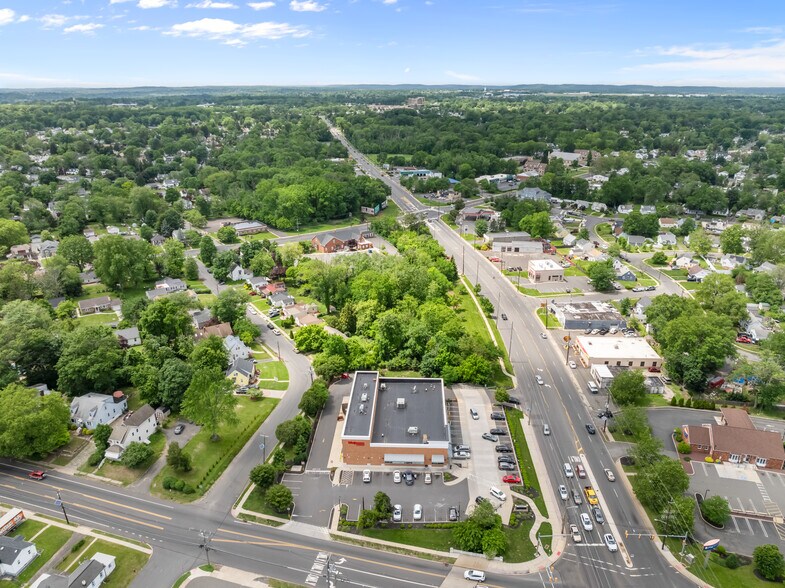 1801 N Olden Ave, Ewing, NJ à vendre - Photo de l’immeuble – Image 3 sur 7