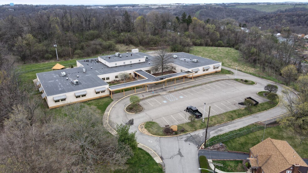 3800 Oakleaf Rd, Brentwood, PA à louer - Photo de l’immeuble – Image 3 sur 14