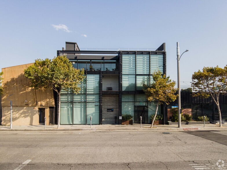 3205 Pico Blvd, Santa Monica, CA à louer - Photo de l’immeuble – Image 3 sur 4