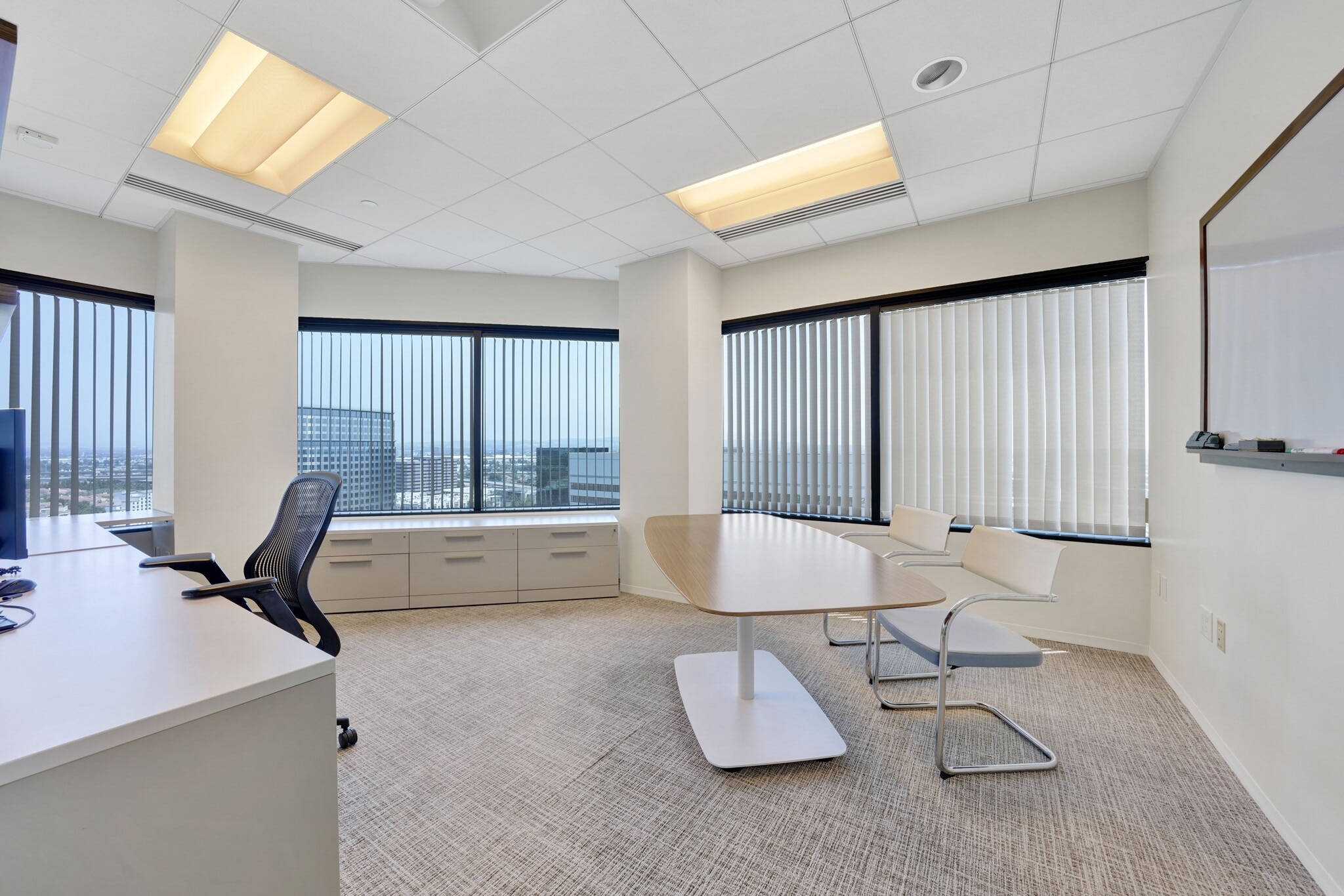 650 Town Center Dr, Costa Mesa, CA à louer Photo intérieure– Image 1 sur 16