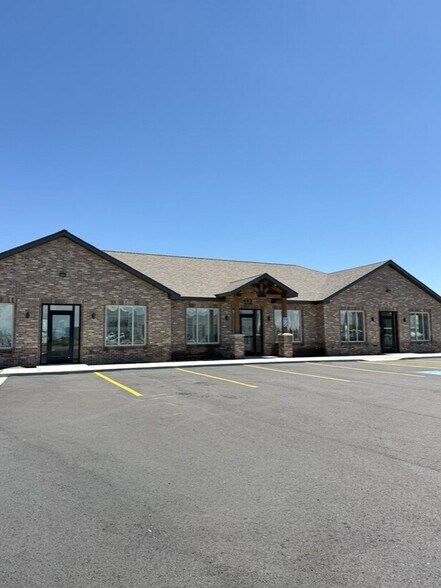 112 Sugar Avenue, Sugar City, ID à louer - Photo de l’immeuble – Image 1 sur 20