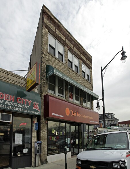 696 Anderson Ave, Cliffside Park, NJ à louer - Photo de l’immeuble – Image 2 sur 2