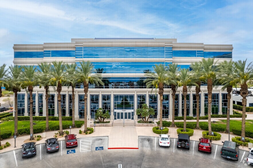 7201 W Lake Mead Blvd, Las Vegas, NV à vendre - Photo de l’immeuble – Image 3 sur 5
