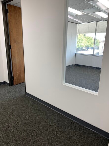 400-410 Estudillo Ave, San Leandro, CA à louer - Photo de l’immeuble – Image 3 sur 20