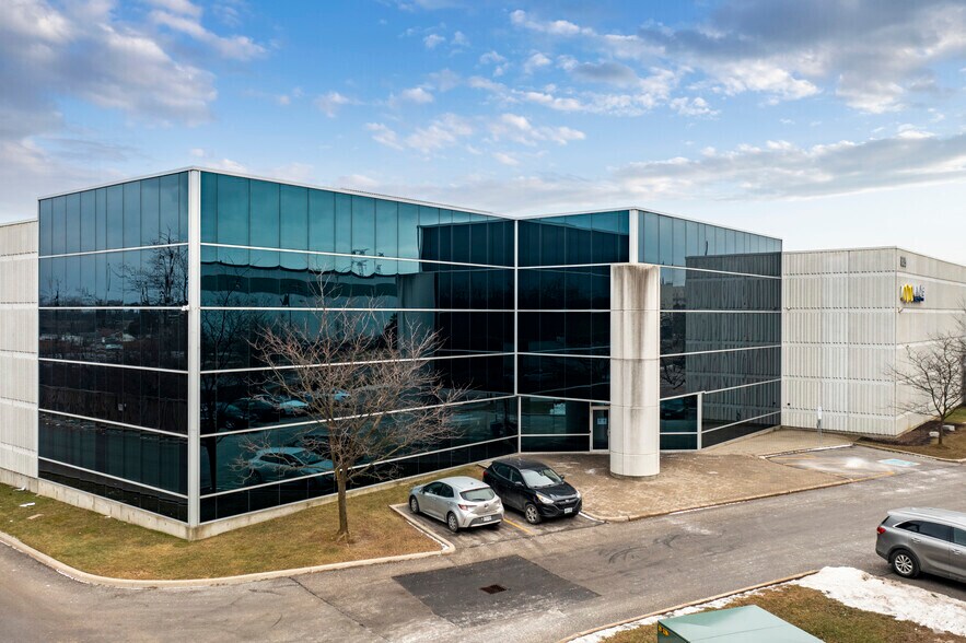 835 Intermodal Dr, Brampton, ON à louer - Photo de l’immeuble – Image 2 sur 3
