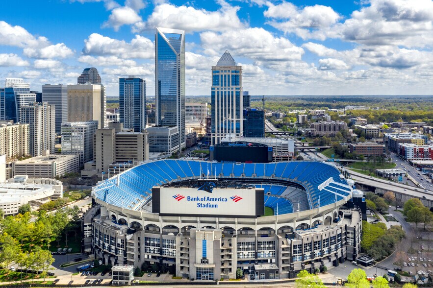 600 S Tryon St, Charlotte, NC à louer - Photo de l’immeuble – Image 3 sur 9