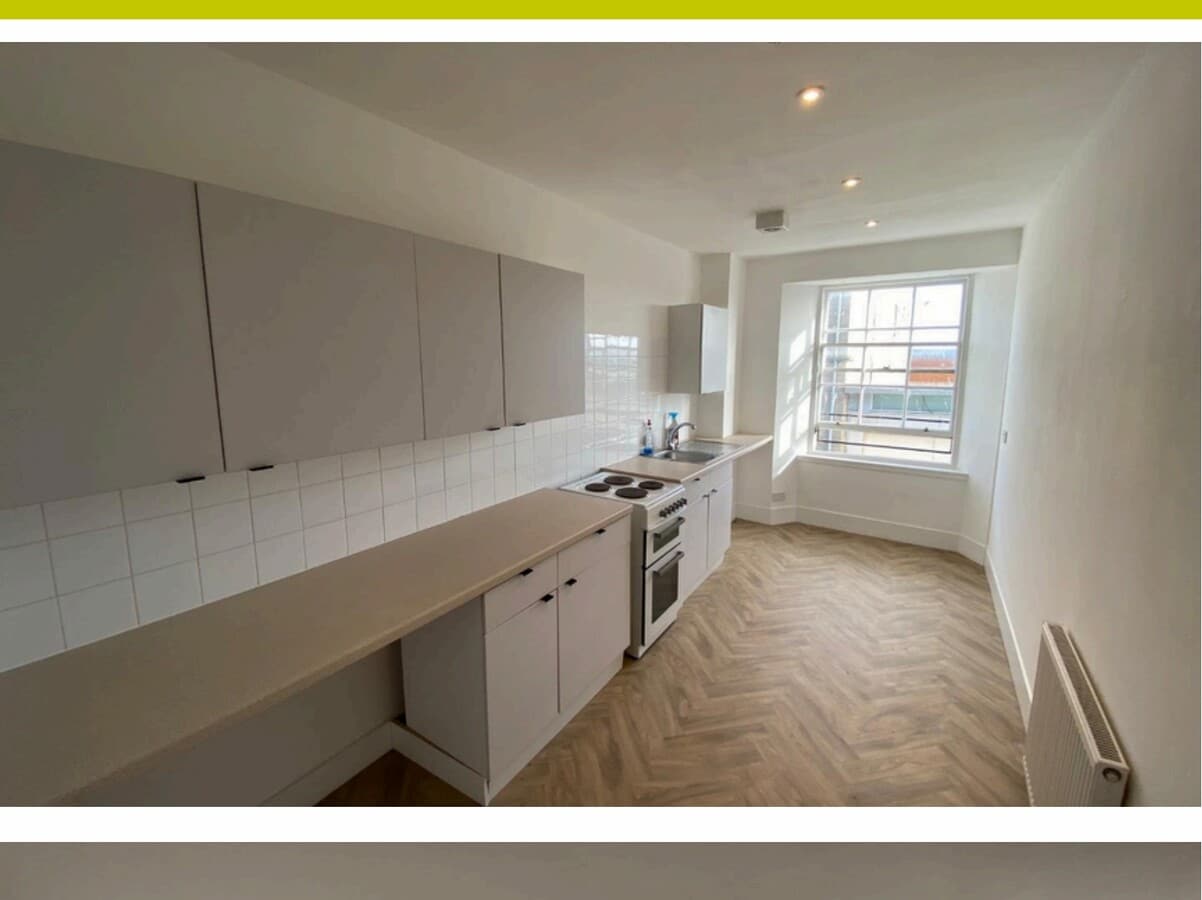 125 High St, Kirkcaldy, FIF KY1 1LW - Lot 125 -  - Photo intérieure - Image 2 of 4