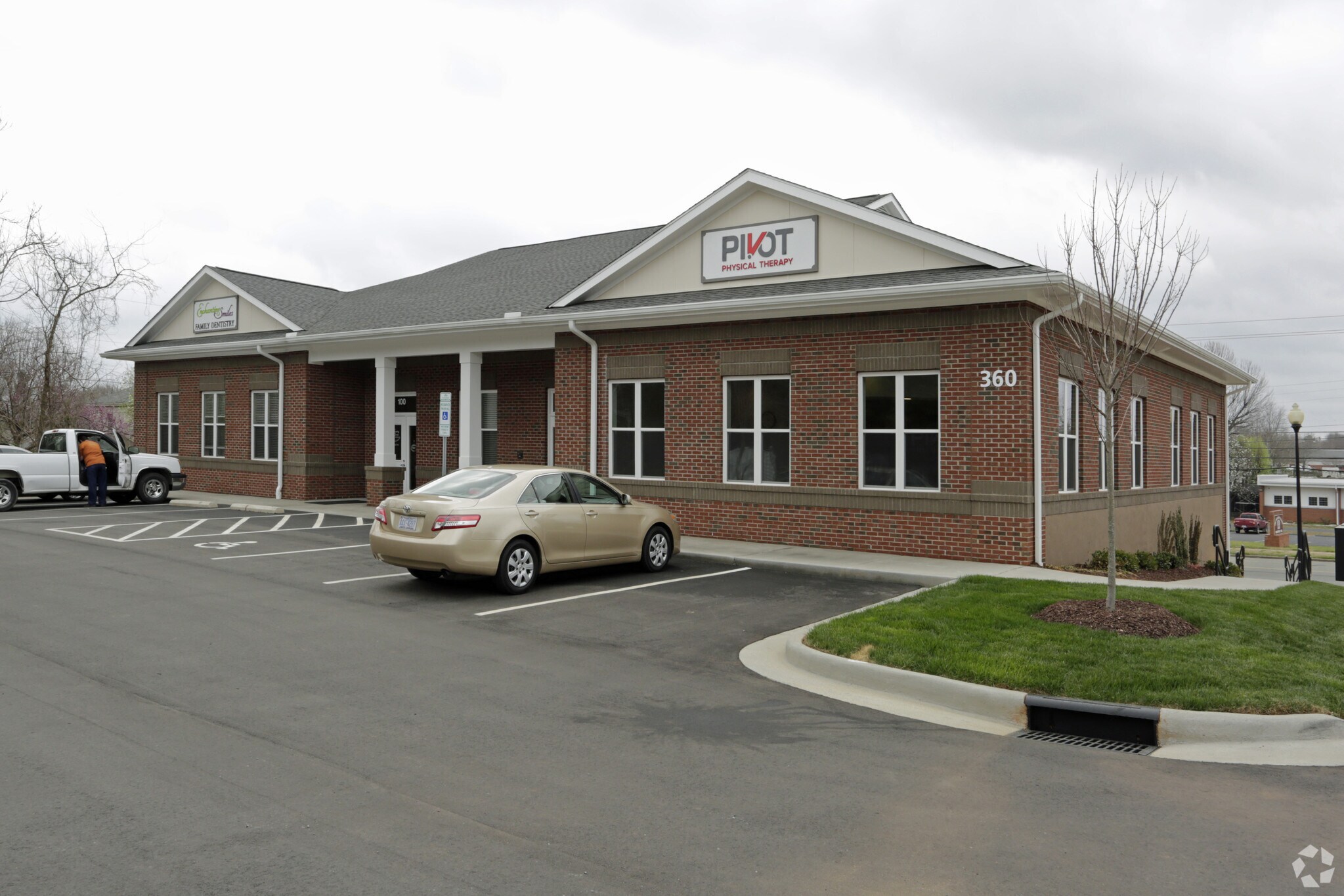 360 West St, Pittsboro, NC à louer Photo de l’immeuble– Image 1 sur 5