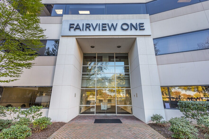 6302 Fairview Rd, Charlotte, NC à louer - Photo de l’immeuble – Image 2 sur 9