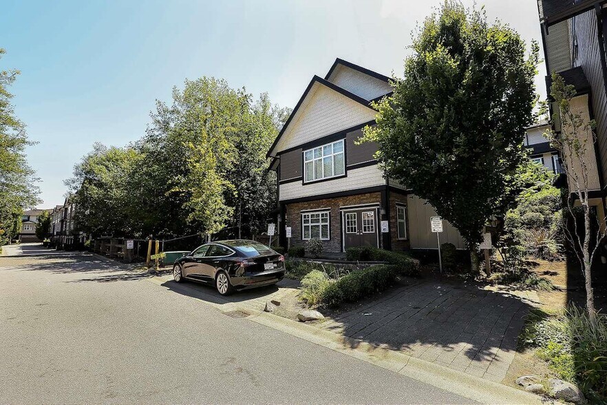 6350 142 St, Surrey, BC à vendre - Photo de l’immeuble – Image 3 sur 32