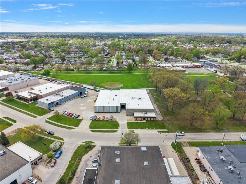 30759 Edison Dr, Roseville, MI à vendre - Photo de l’immeuble – Image 3 sur 14