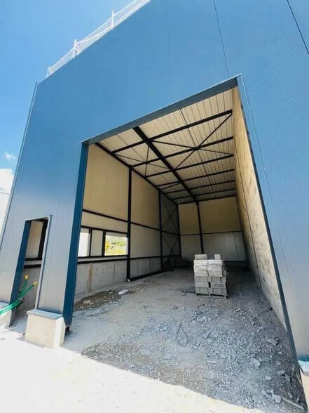 Local d’activités dans Marseille à louer - Photo de la construction – Image 2 sur 8