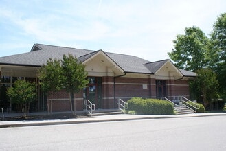 1324 Dowell Springs Blvd, Knoxville, TN à louer Photo de l’immeuble– Image 1 sur 21