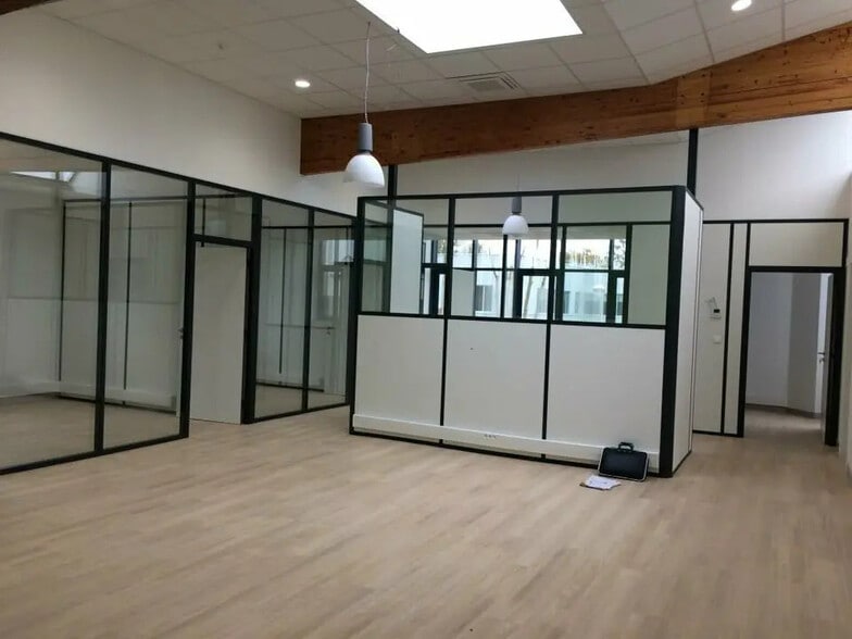 Bureau dans Vannes à louer - Photo de l’immeuble – Image 1 sur 3