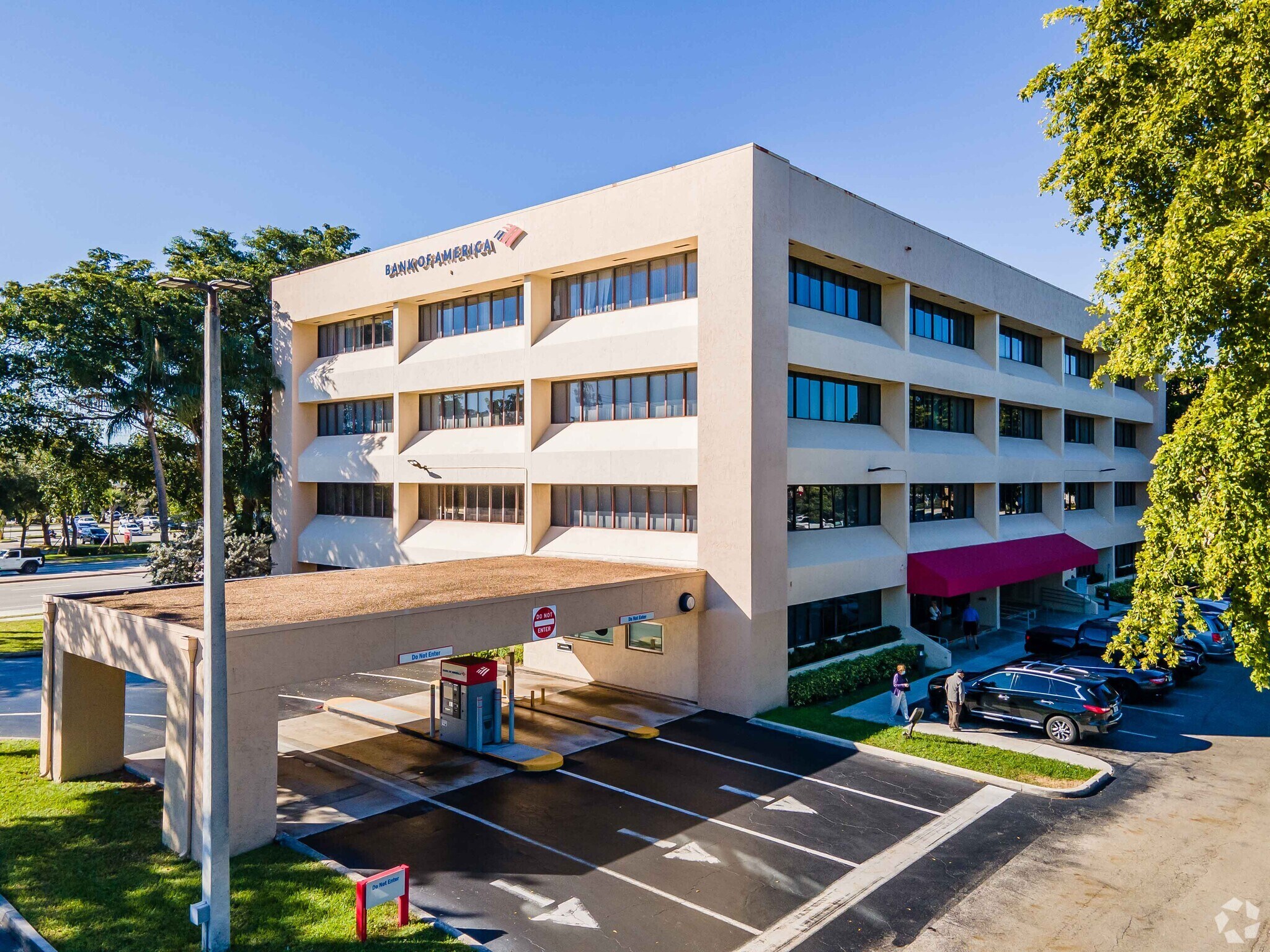 1761 W Hillsboro Blvd, Deerfield Beach, FL à louer Photo de l’immeuble– Image 1 sur 10