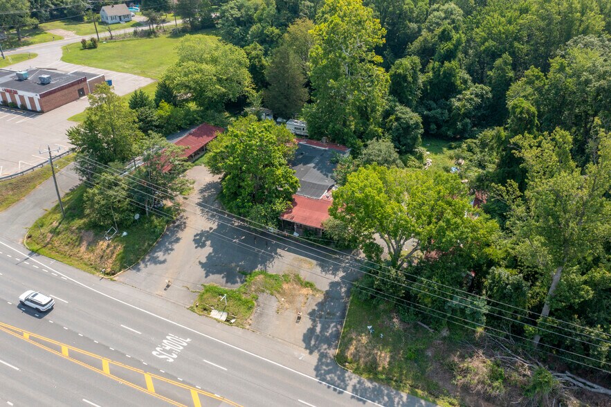 436 Cambridge St, Fredericksburg, VA à vendre - Photo de l’immeuble – Image 3 sur 13