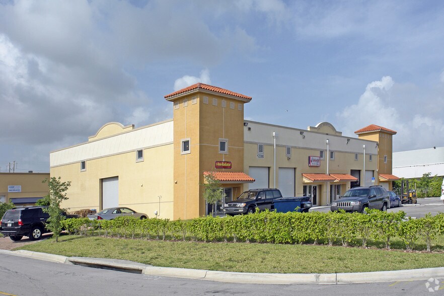 12300 SW 130th St, Miami, FL à louer - Photo de l’immeuble – Image 3 sur 9