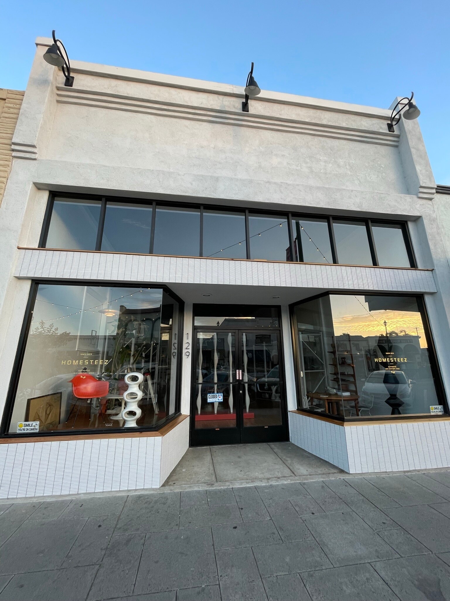 129 E Grand Ave, Escondido, CA à louer Photo de l’immeuble– Image 1 sur 13