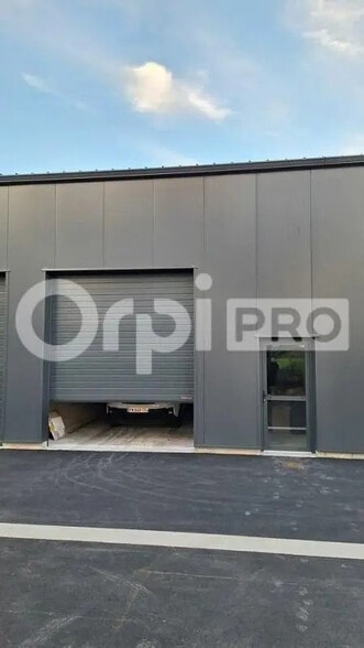 Local d’activités dans Saint-Lyphard à louer - Photo de l’immeuble – Image 2 sur 5