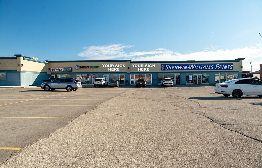 756 Pembina Hwy, Winnipeg, MB à louer - Photo de l’immeuble – Image 2 sur 10