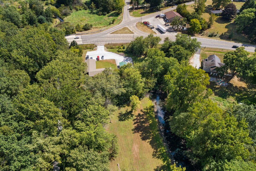 7000 Manchester Rd, Canal Fulton, OH à vendre - Photo de l’immeuble – Image 1 sur 28