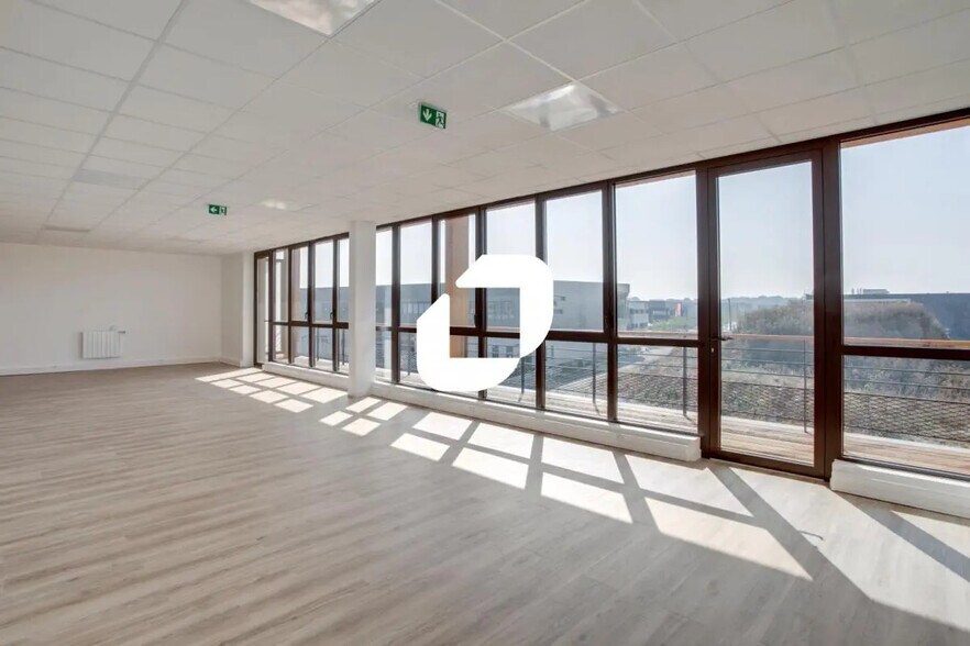 Local d’activités dans Collégien à louer - Photo de l’immeuble – Image 3 sur 29