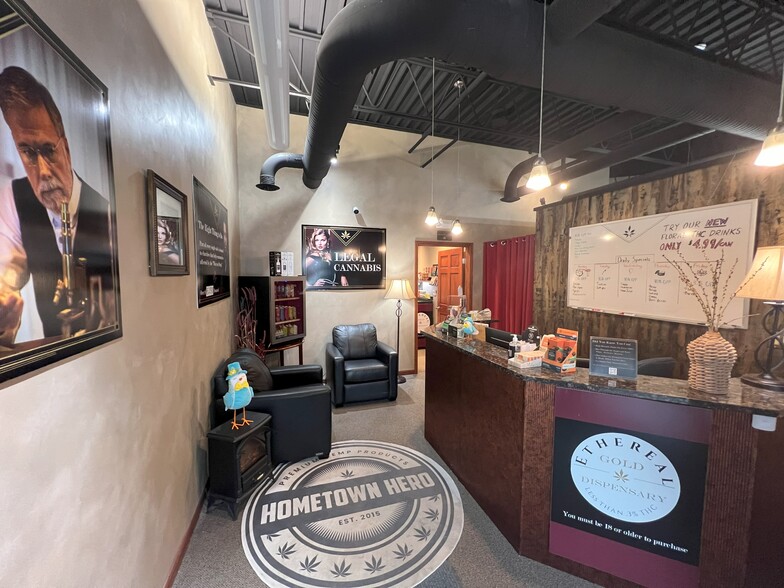 237 Harrison Ave, Waukesha, WI à vendre - Photo intérieure – Image 3 sur 3