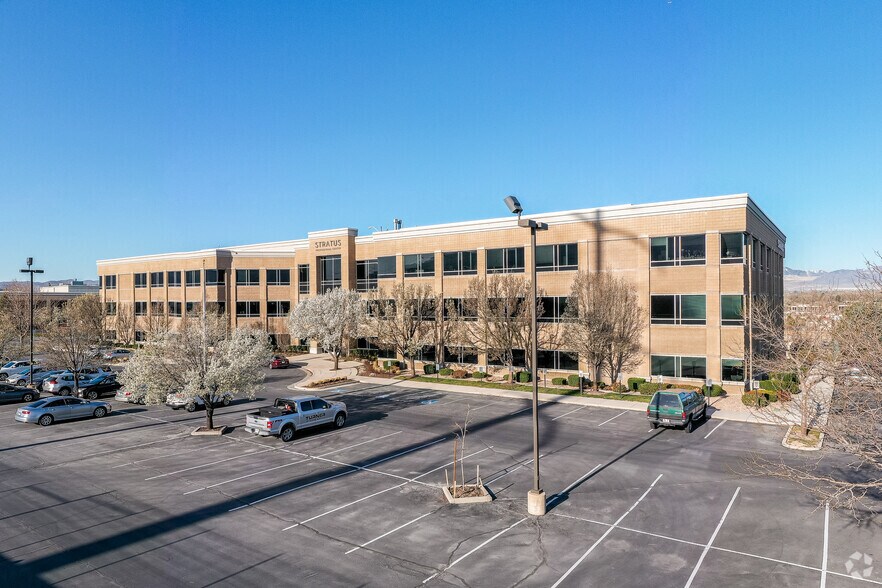 10619 S Jordan Gtwy, South Jordan, UT à louer - Photo de l’immeuble – Image 3 sur 26