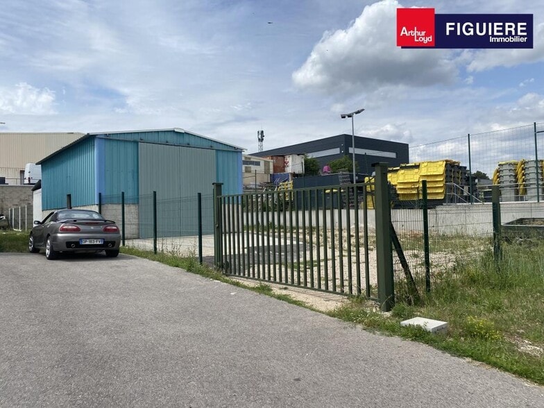 266 Avenue Des Alumines, Gardanne à louer - Photo de l’immeuble – Image 1 sur 11